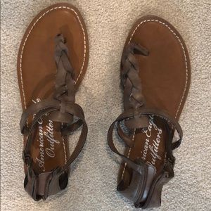 Gently loved AE sandals